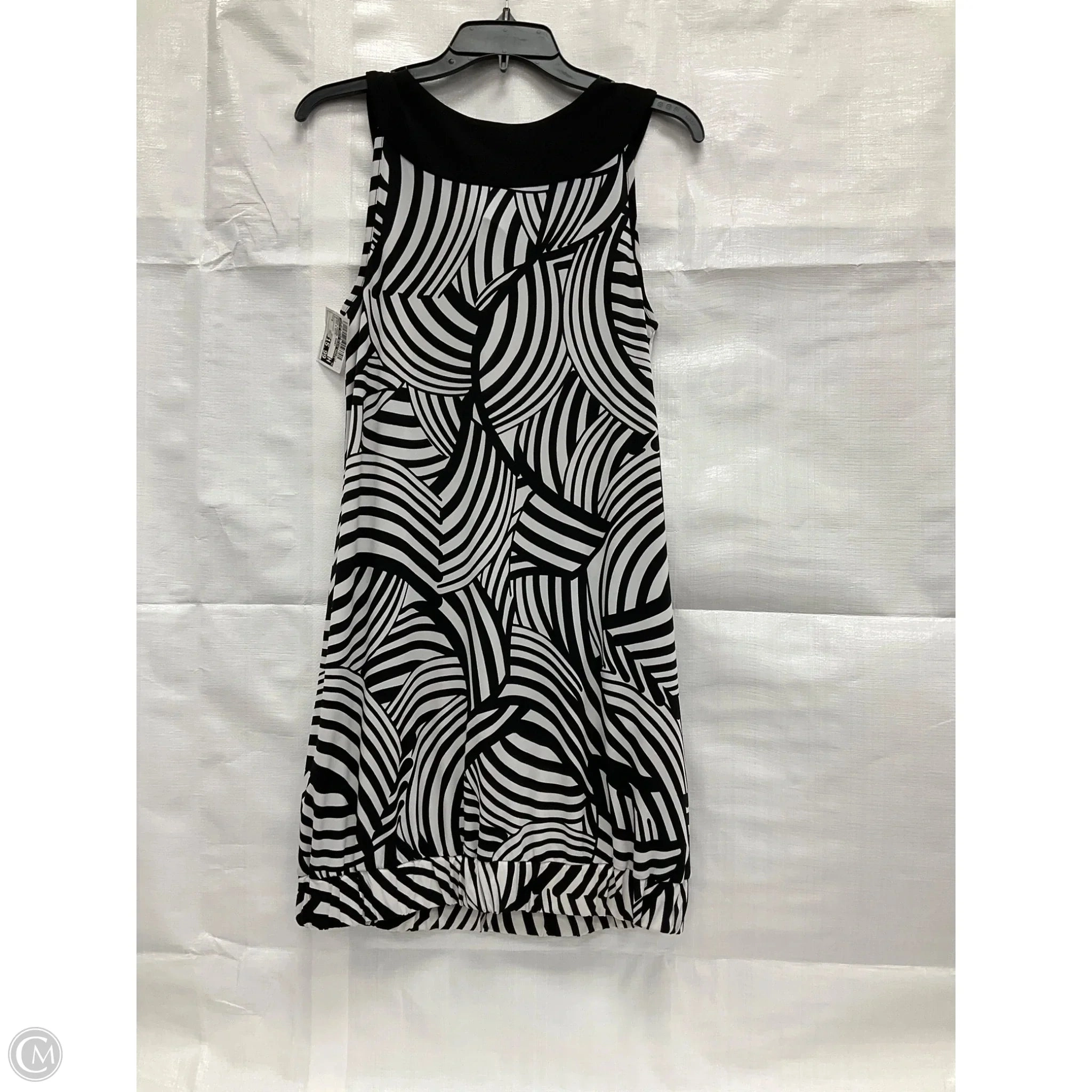 Dress Casual Short By White House Black Market In Black & White, Size: S